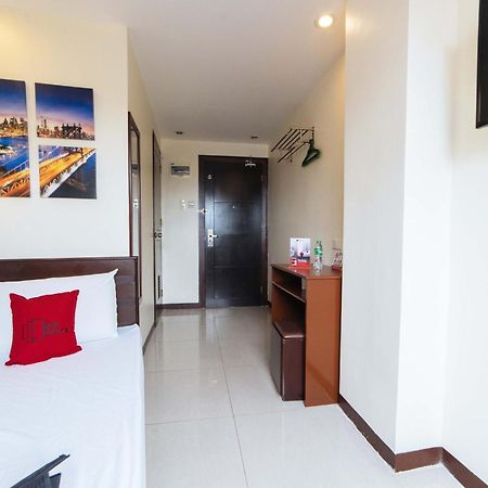 Reddoorz Near Victoria Mall Davao Екстер'єр фото