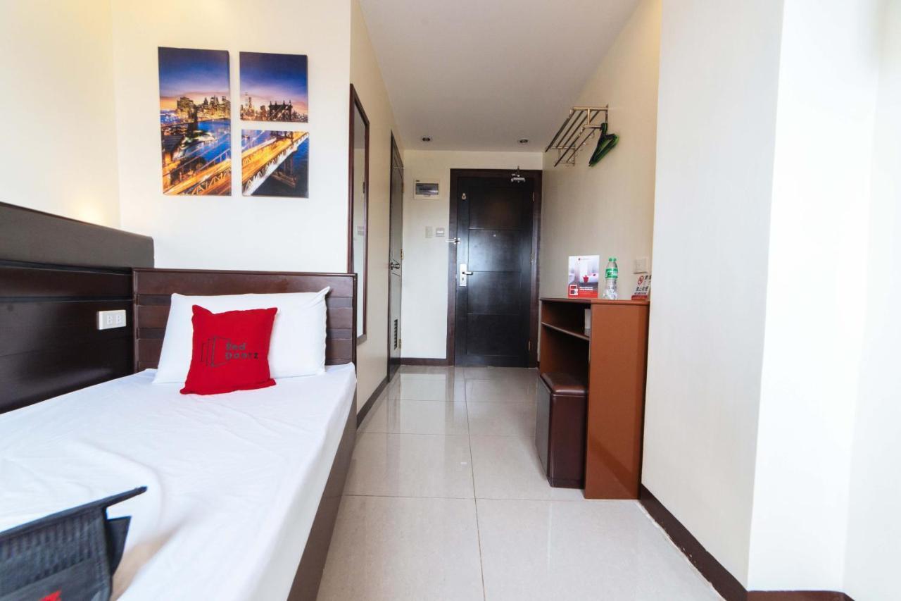 Reddoorz Near Victoria Mall Davao Екстер'єр фото