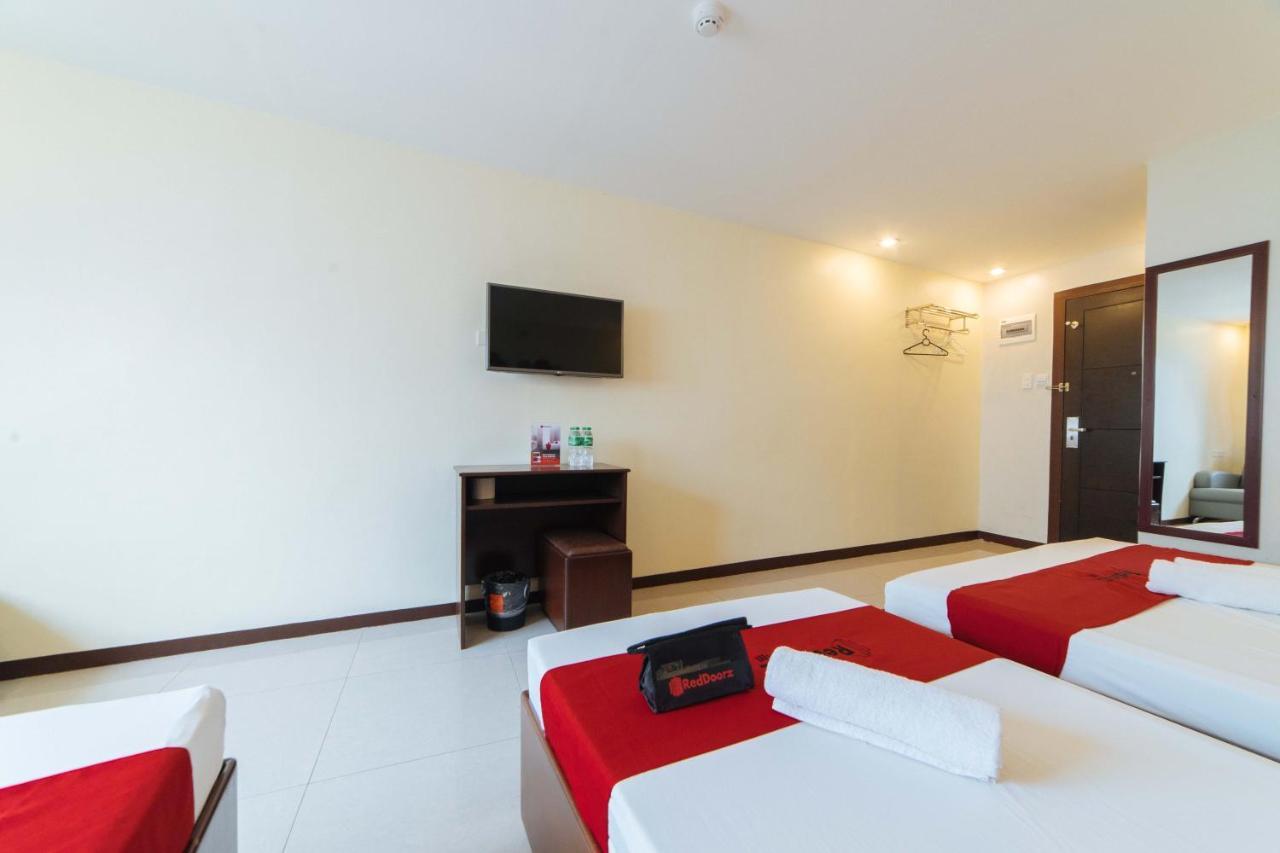 Reddoorz Near Victoria Mall Davao Екстер'єр фото