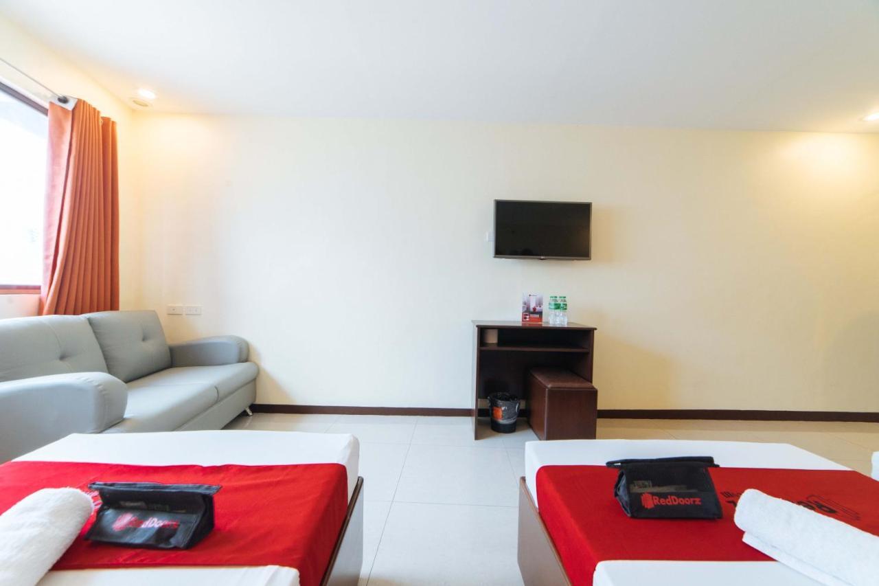 Reddoorz Near Victoria Mall Davao Екстер'єр фото