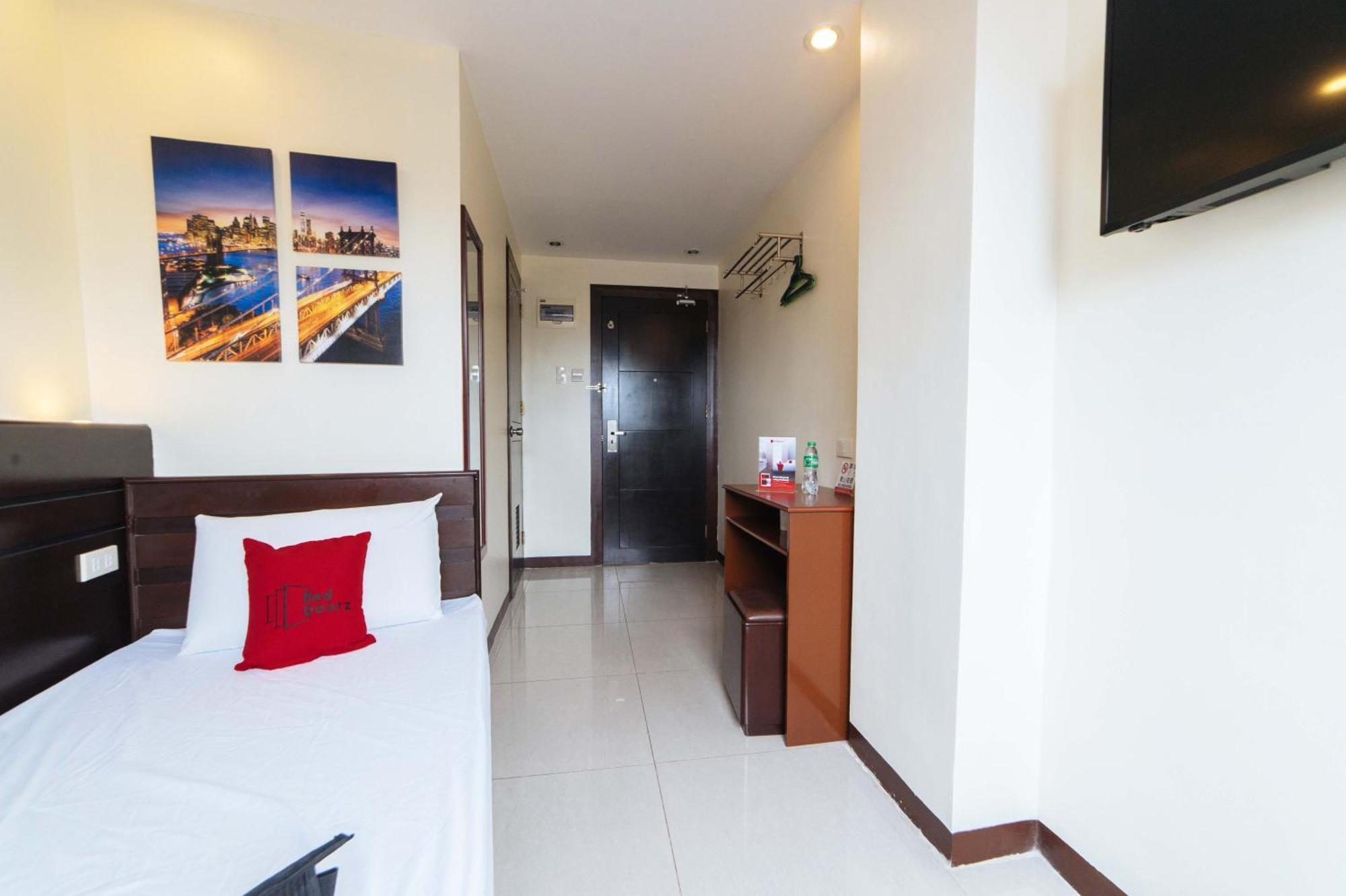 Reddoorz Near Victoria Mall Davao Екстер'єр фото