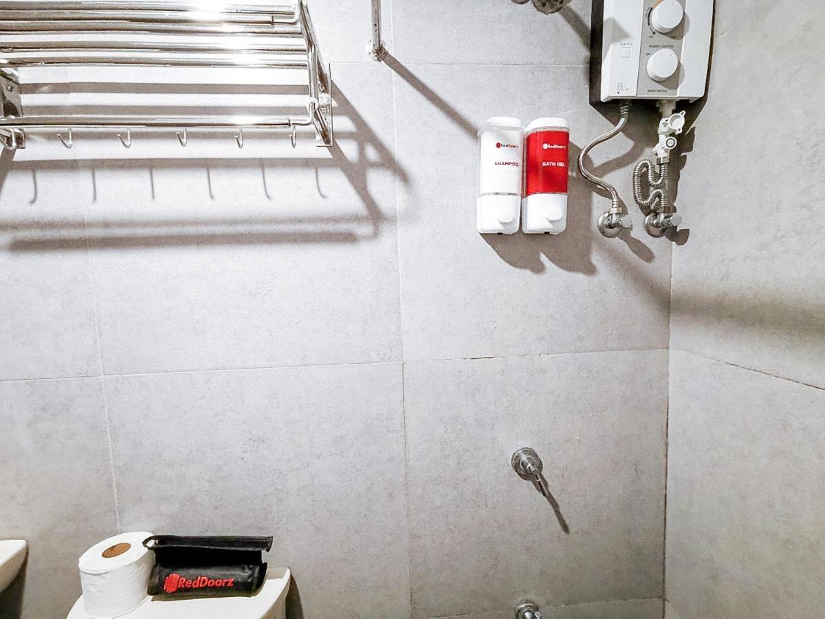 Reddoorz Near Victoria Mall Davao Екстер'єр фото